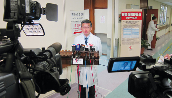 鄧耀鏗醫生呼籲患有輕微疾病的市民，到附近私家醫生求診。