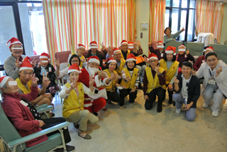 Volunteers celebrating Christmas together with patients of the Bradbury Hospice