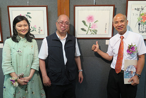 Painting Exhibition showcased paintings by patients and their relatives photo 1