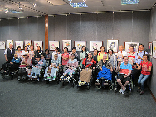 Painting Exhibition showcased paintings by patients and their relatives photo 2