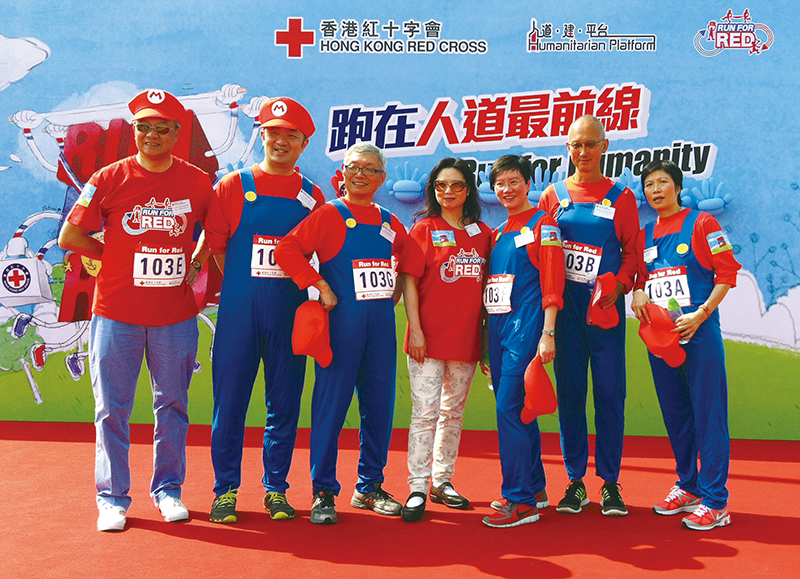 A keen runner and squash player, Philip Tsai (second right) lined up with fellow Hong Kong Red Cross Council and Committee members for a charity event in support of the Red Cross.