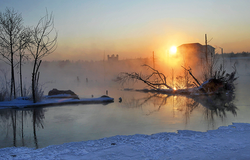 Dawn of winter (Northeastern Provinces, China), Law Wai-tong (retired), Queen Elizabeth Hospital