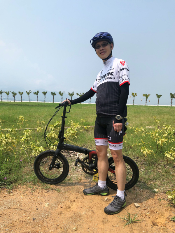 Ka-hin lets off steam outside work hours by going on bike rides.