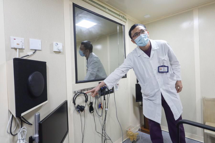 Audiologists conduct Pure-Tone Audiometry in soundproof room to confirm the degree and nature of hearing loss of patients. After hearing aid is fitted, audiologists will evaluate the benefits of hearing aid, explains Tam Chi-him.