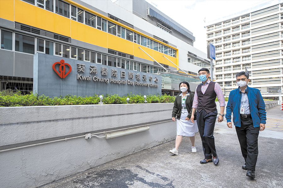 (From left) Sharifa Yam, Dr Desmond Nguyen and Pang Shu-wing.