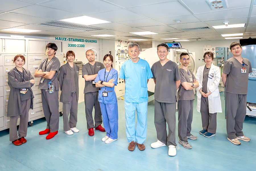 Dr Tang Kin-bong (fourth from right) mentions that during the epidemic, staff were unable to travel overseas for HBOT training. Therefore, local HBOT training courses were developed.