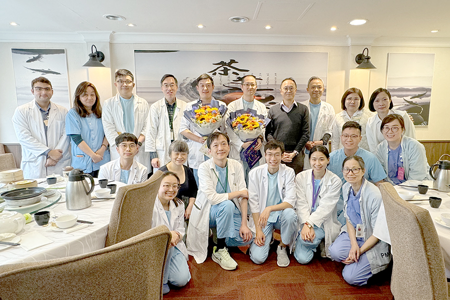 His enthusiastic colleagues helped Dr Kung Yu-kun (fifth from left, second row) smoothly integrated into the team.