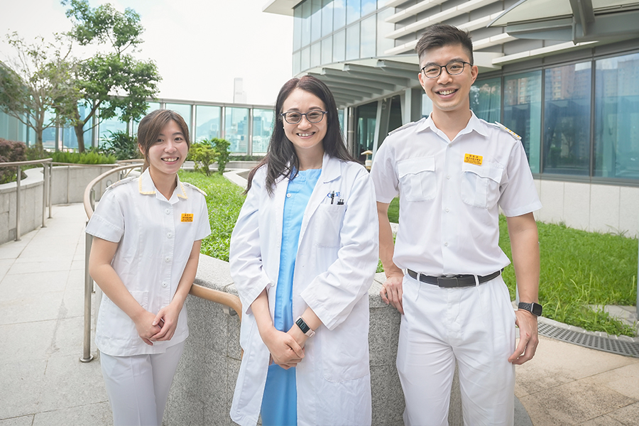 Renal Unit Associate Consultant Dr Chan Hoi-wong (centre), Advanced Practice Physiotherapist Chin Sze-hang (left) and Chris Kwok (right).