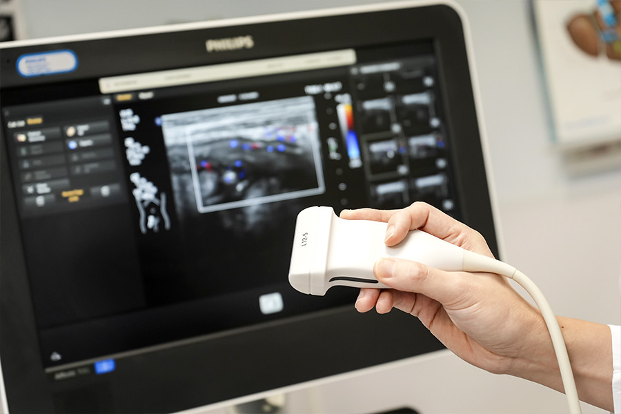 一般超聲波機只需配備合適的探頭，已可為病人進行腸道超聲波檢查。