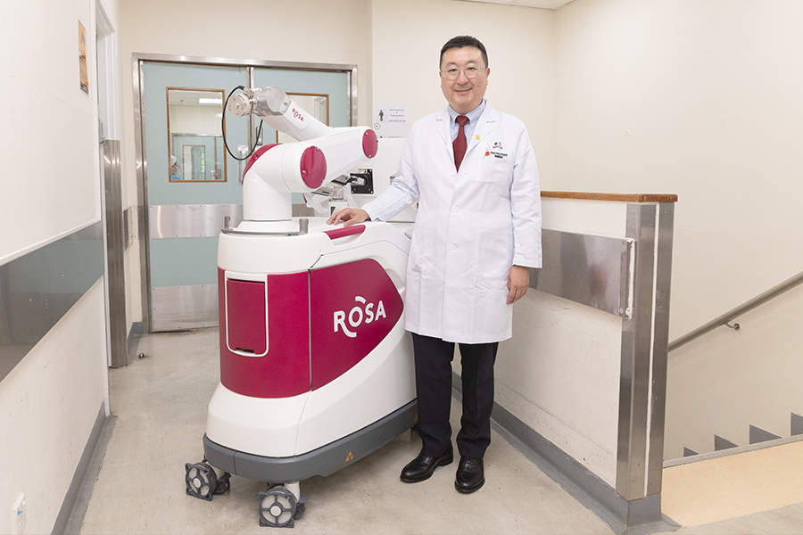 全自動機械人立體定位輔助系統配備靈活的機械臂。