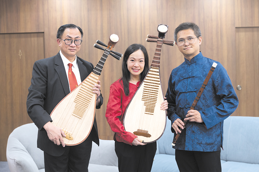 （左起）瑪嘉烈醫院兒童及青少年科顧問醫生關日華、將軍澳醫院感染控制組資深護師主管關慧茵和港島西醫院聯網高級義肢矯形師陳金偉。