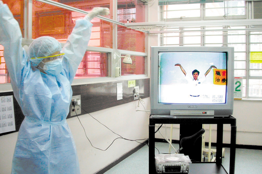 職業治療團隊於2003年為沙士病人提供復康治療。