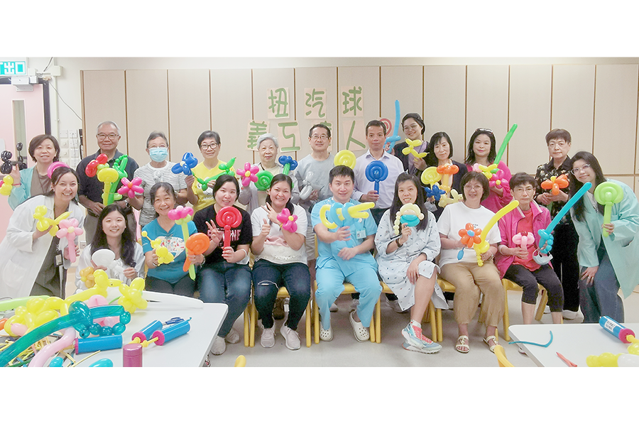 中心舉辦「扭氣球義工達人入門班」，讓義工學會用一雙巧手為病人送上祝福。