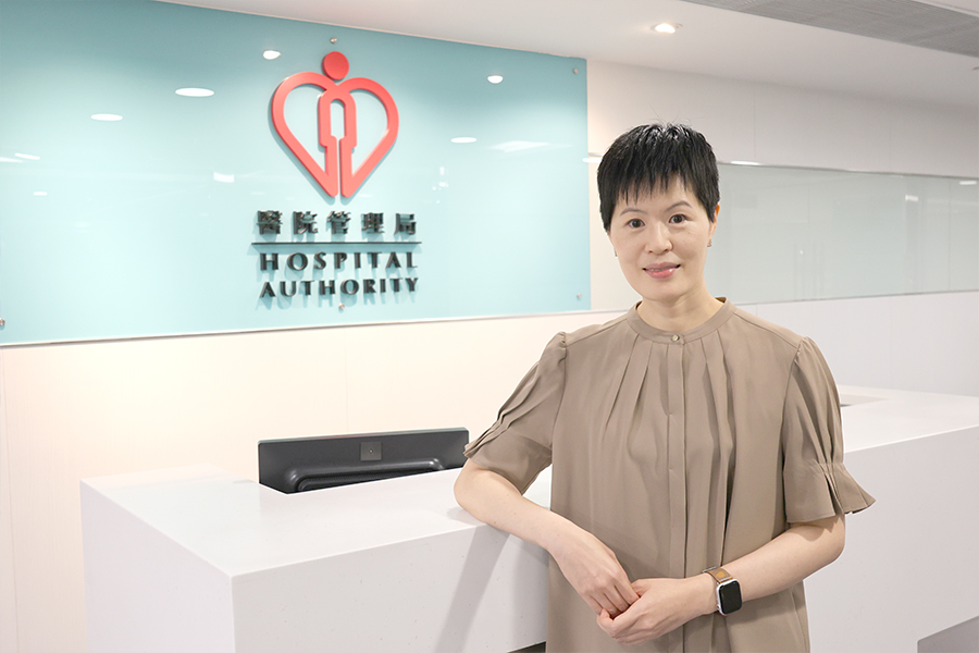 陳嘉賢醫生稱，醫護收到提示後，隨即按標準化臨床應對框架介入，如火警鐘響時按既定路線疏散。