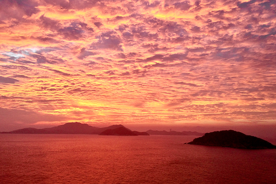 護養院一樓平台的花園可瞭望日落晚霞，令人心情平靜。