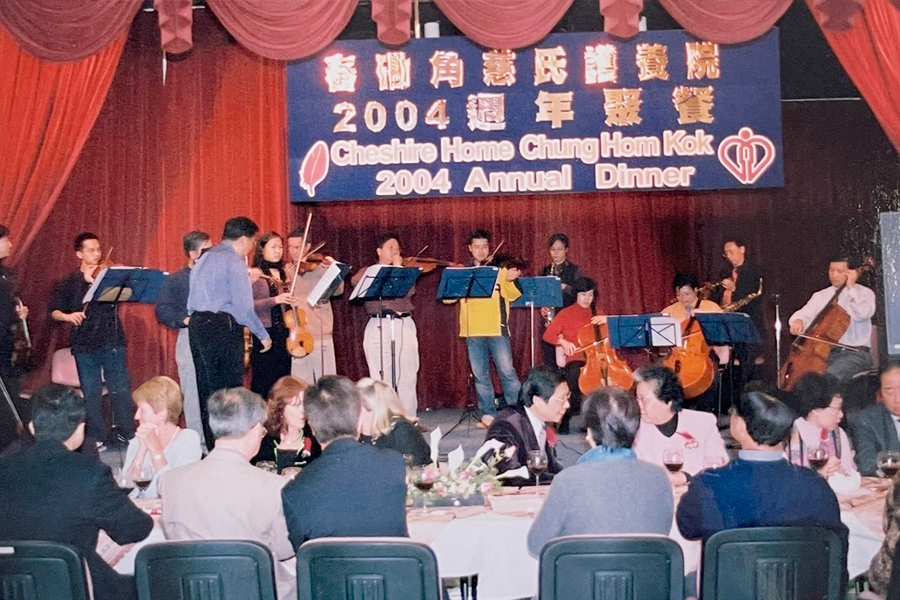 護養院每年也會舉辦周年聚餐，曾邀請管弦樂團表演。