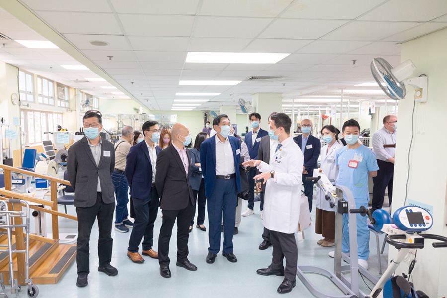 Henry Fan visits hospitals from time to time to understand the frontline operation and colleagues’ needs.