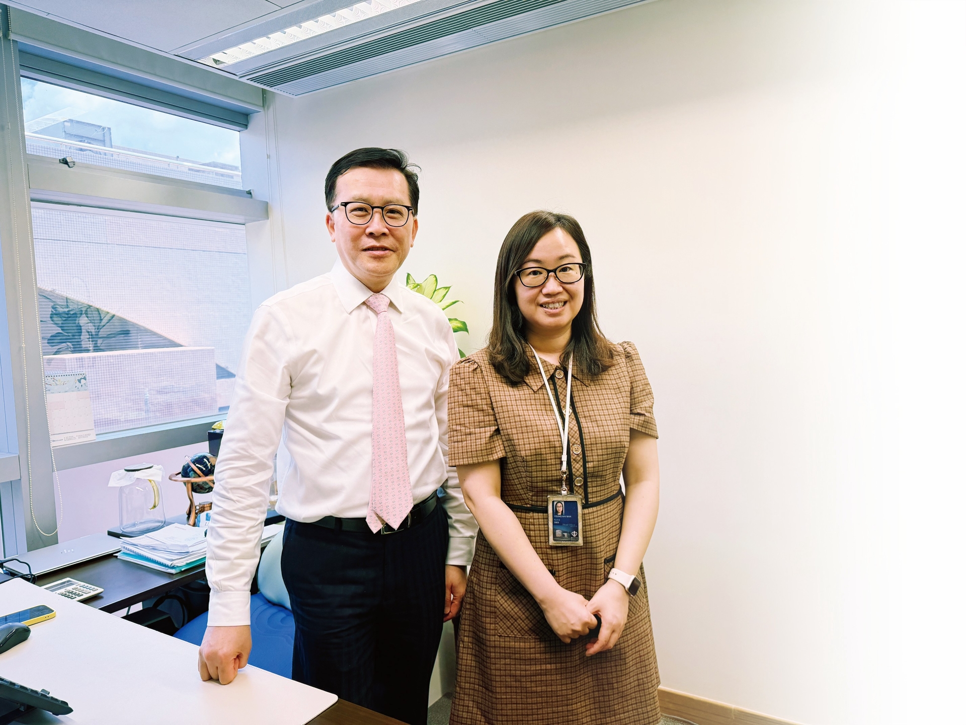 （左起）崔俊明及楊惠敏表示，新藥經「1+」機制的註冊時間將由150個工作天縮短至100個工作天，讓病人適時得到創新藥物的治療。