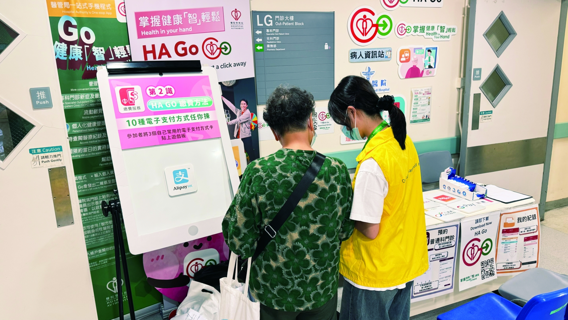 計劃亦成功招募學生持續參與義工服務，例如推廣醫管局流動應用程式HA Go。