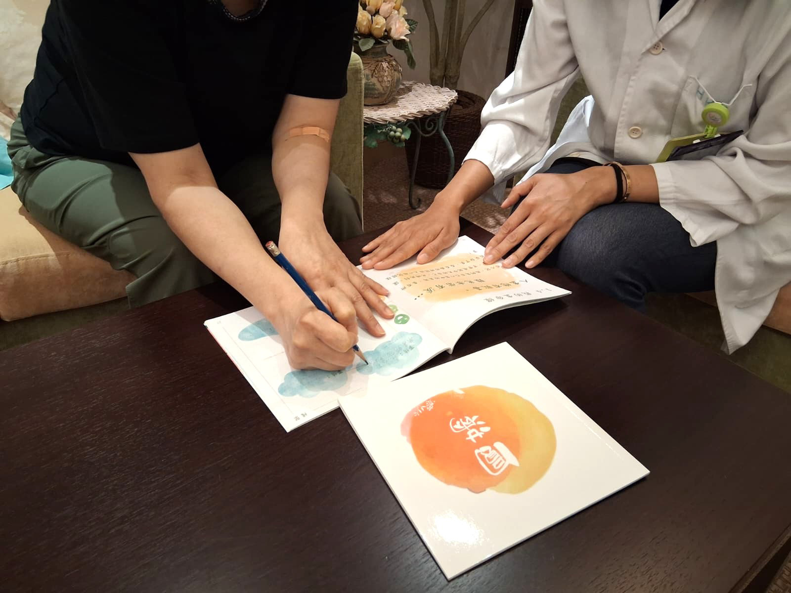 病人透過《緣聚》與《圓滿》書寫人生故事,作為贈予自己和親友的珍貴禮物。