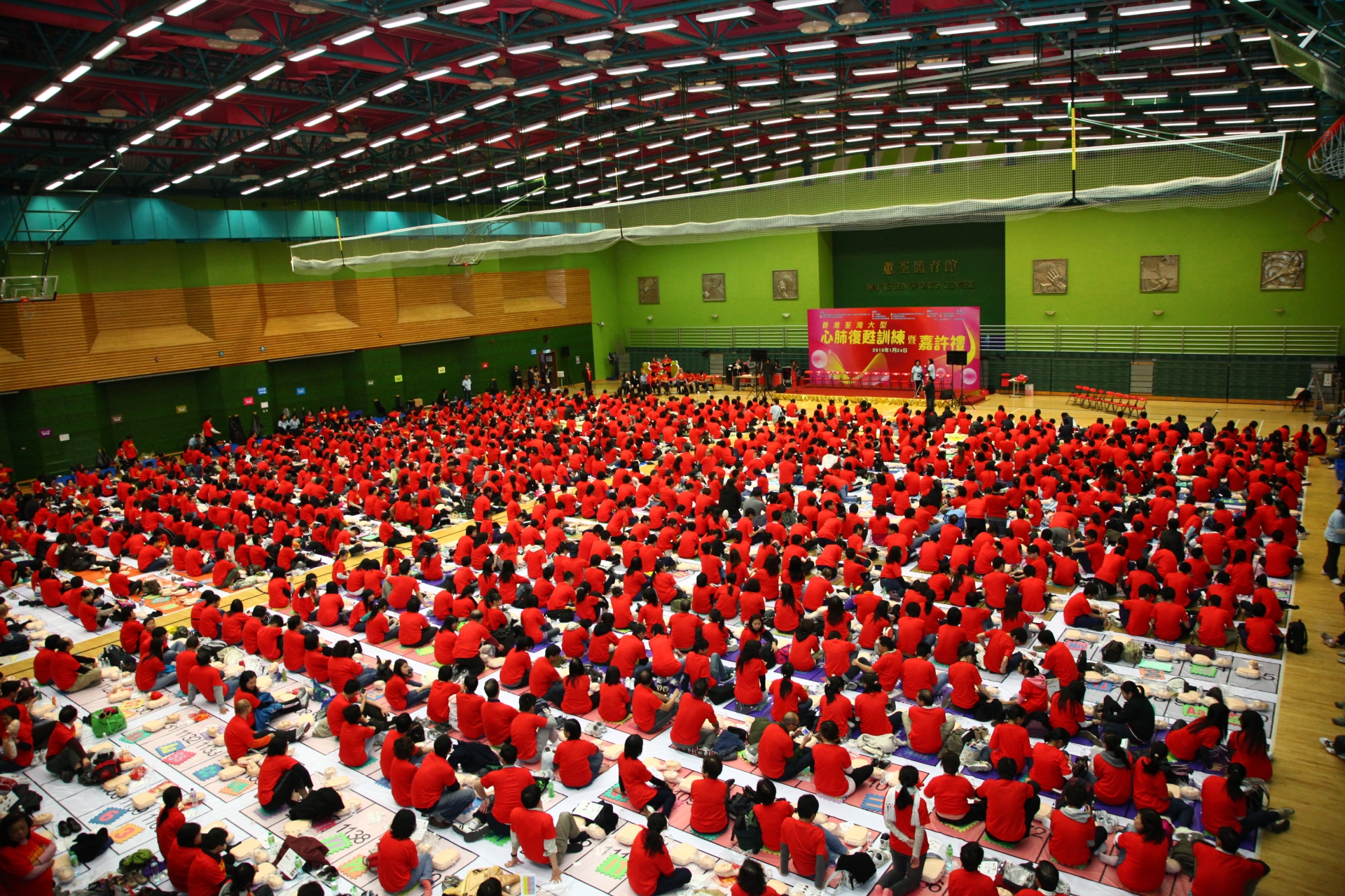 仁濟醫院於2010年與社區組織合辦心肺復甦訓練，參加者超過1,050人，令急救知識普及社區。