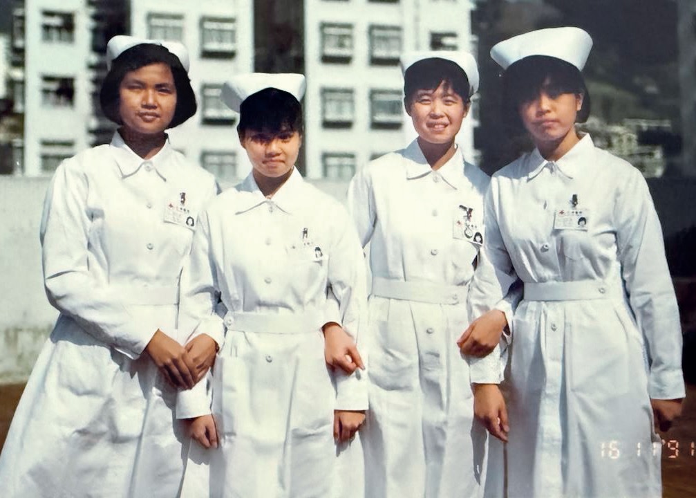 1991年首屆學生於護士學校大樓平台合照。