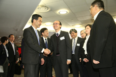 HKSAR Chief Executive CY Leung, accompanied by HA Chairman Anthony Wu, visits Major Incident Control Centre and the Infectious Disease Centre to learn about the emergency drill, named “Sapphire”, conducted by the HA Head Office, which simulated the arrival of the first suspected case of an H7N9 patient at an HA hospital. Mr Leung says the government is watching the disease’s development closely and will fully support the measures to fight it.
