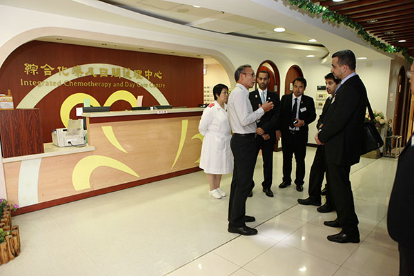 Delegation from the Ministry of Health of UAE Visiting Tuen Mun Hospital Event Photo 2