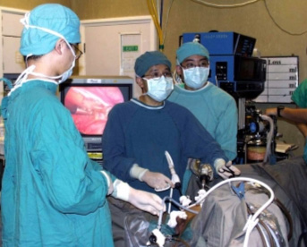 Laparoscopic excision of prostate utricle in children