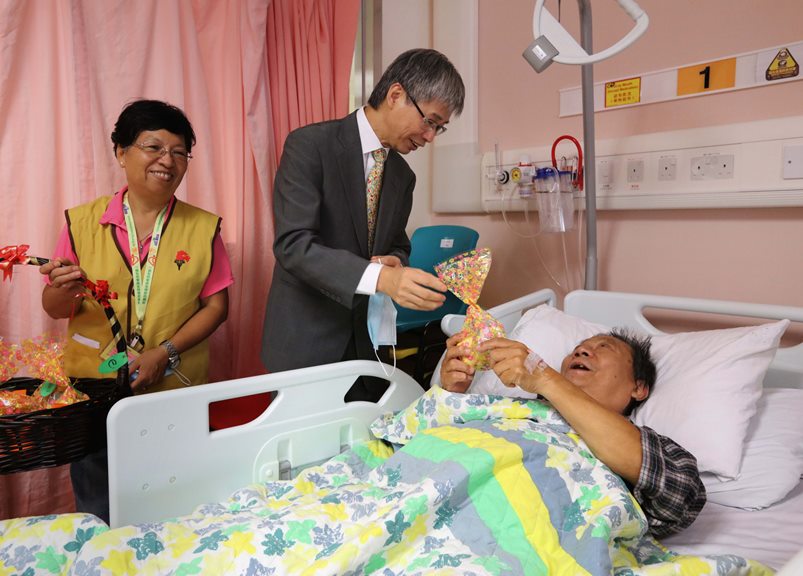 Hospital Chief Executive Dr Hung Chi-tim