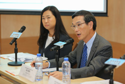 Annual Plan Media Briefing - <br>Dr S V LO, Cluster Chief Executive, <br>New Territories East Cluster (right)
