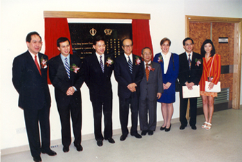 The Li Ka Shing Outpatient Clinics (South Wing) was opened on 29th May 1998 to meet the increasing service demand.
