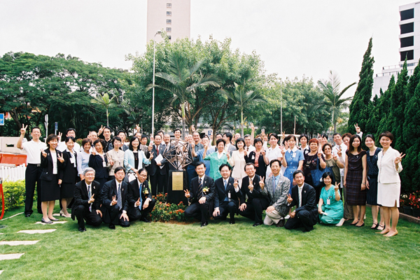 24 Jun 2004 - Community Salutes Healthcare Professionals - Unveiling Ceremony of Star of Life Sculpture